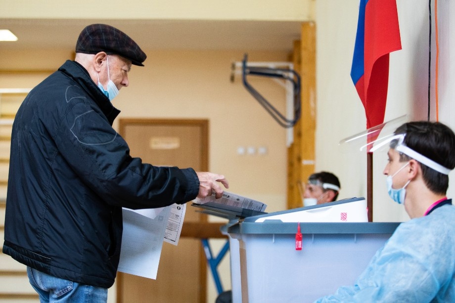 Бюджетники и пенсионеры, которые составляют достаточно большую часть голосующего электората, привыкли к традиционному формату выборов. | Фото: Анна Майорова/Octagon.Media