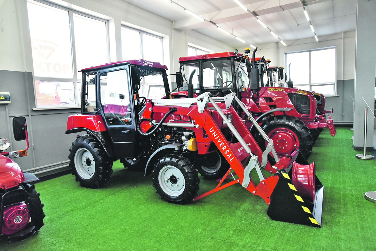 В Новосибирской области официально открыт мультибрендовый центр «Белорусские машины», где можно ознакомиться со всей техникой из Синеокой. Фото: Пресс-служба Правительства Новосибирской области