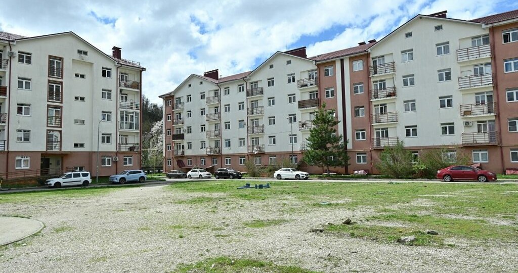 Глава Сочи поручил построить спортплощадку в Эстосадке