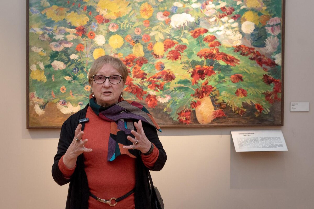 Светлана Хромченко рассказывает о работе Мартироса Сарьяна. Пресс-служба Государственного Музея Востока 