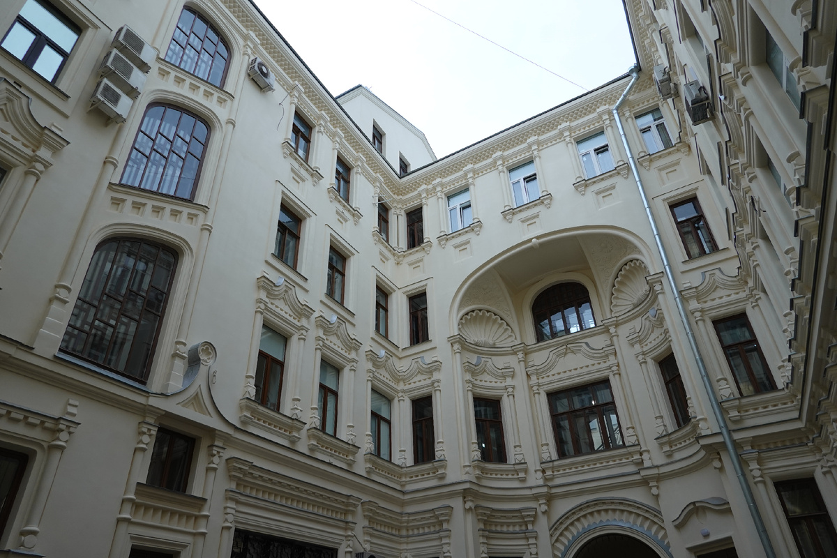 Во внутреннем дворе дома 5 апреля 2025 года