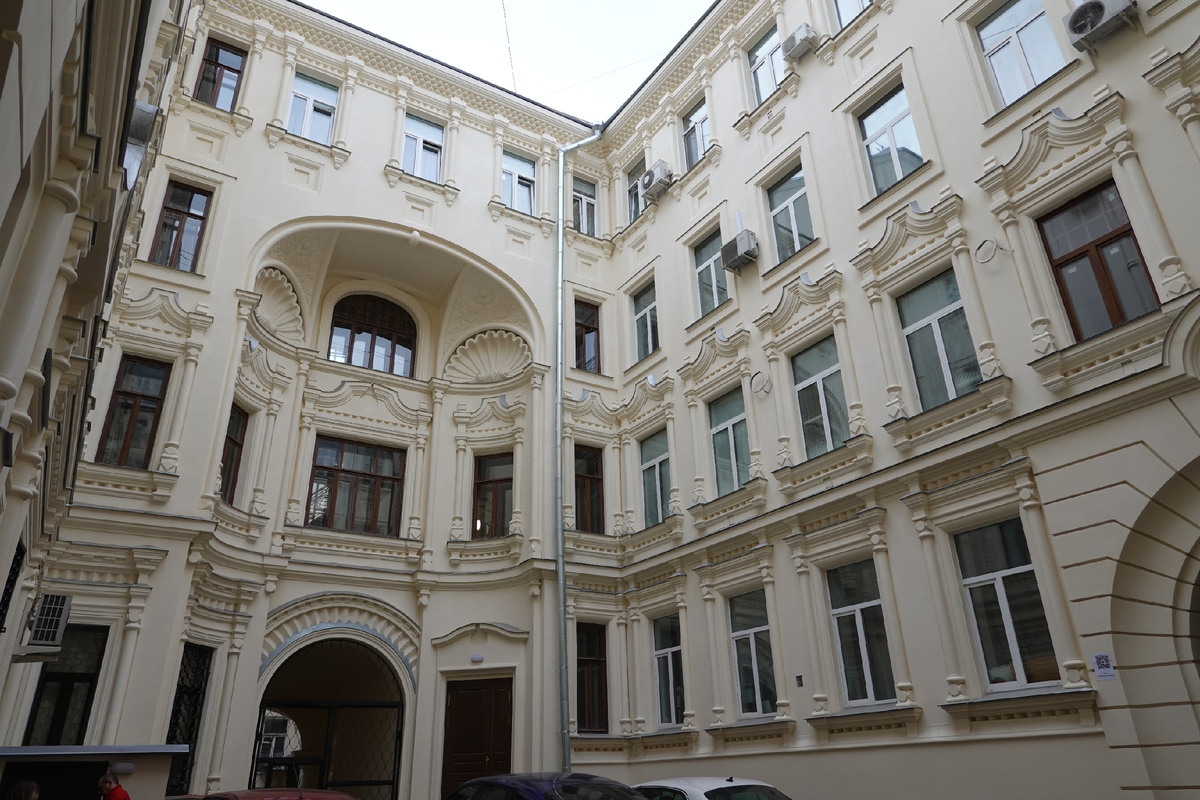 Во внутреннем дворе дома 5 апреля 2025 года