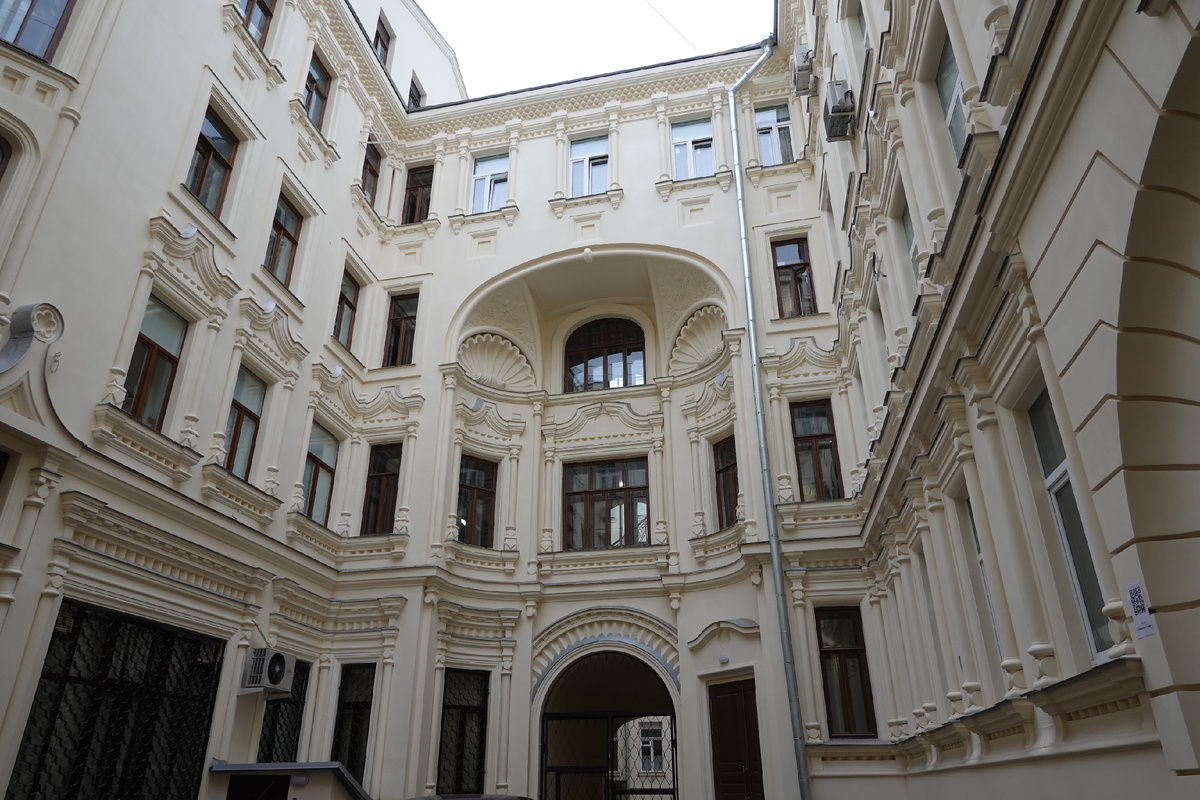 Во внутреннем дворе дома 5 апреля 2025 года