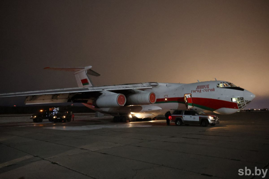     Белорусские военные летчики вылетели в Мьянму с гуманитарной помощью на борту