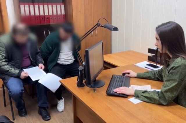    Задержанные члены банды на допросе. Фото: ГСУ СК России по Красноярскому краю и Республике Хакасия