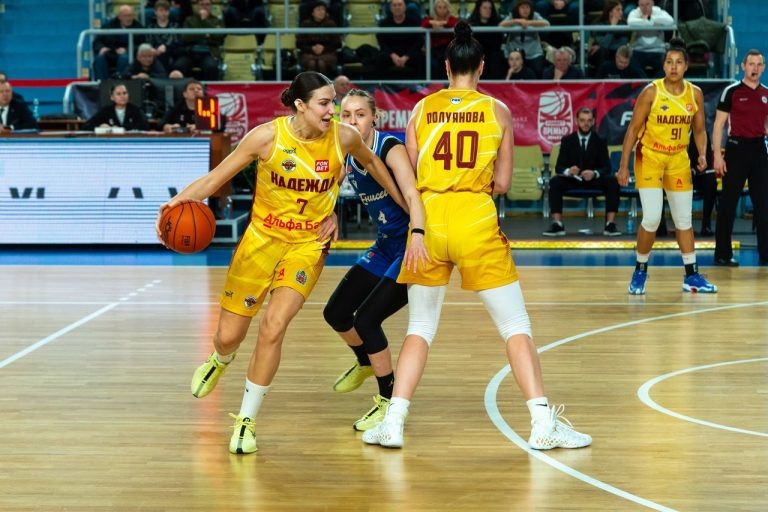    Оренбургская «Надежда» готовится к решающим играм сезона Антон Пичурин