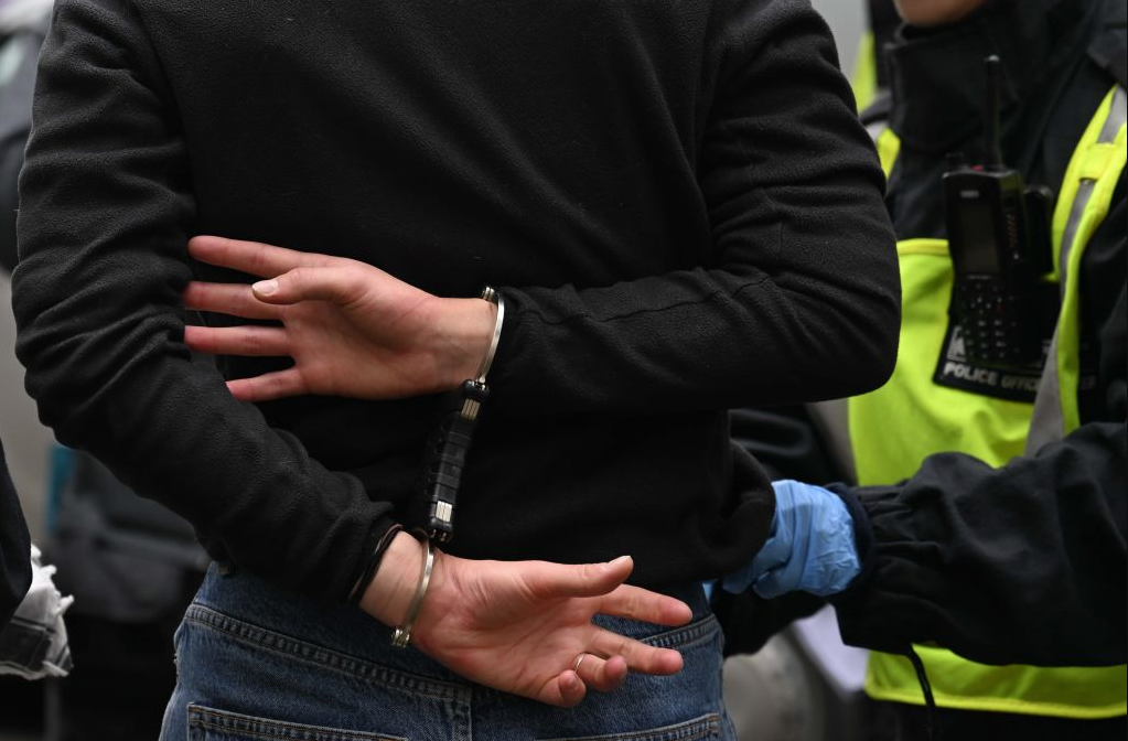 Сотрудники 37 полицейских подразделений произвели 12 183 ареста в 2023 году, что эквивалентно примерно 33 арестам в день © RASID NECATI ASLIM/GETTY IMAGES