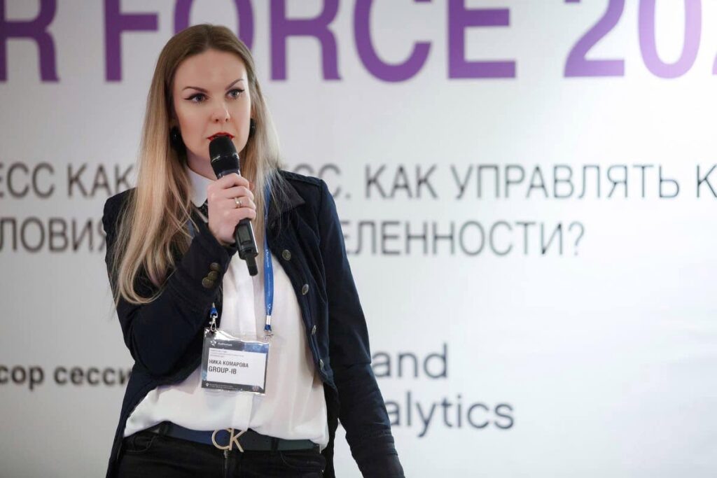    Ника Комарова