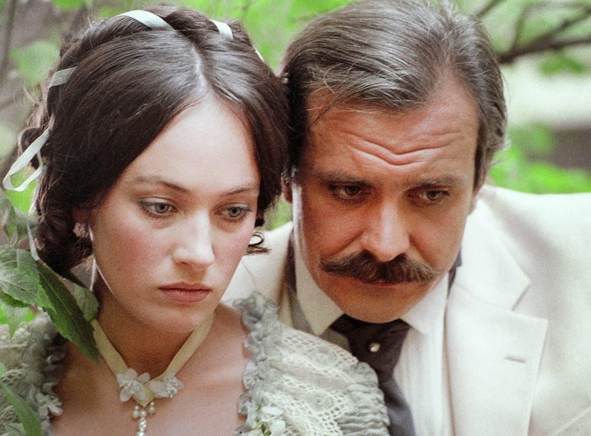 кадр из фильма «Жестокий романс»