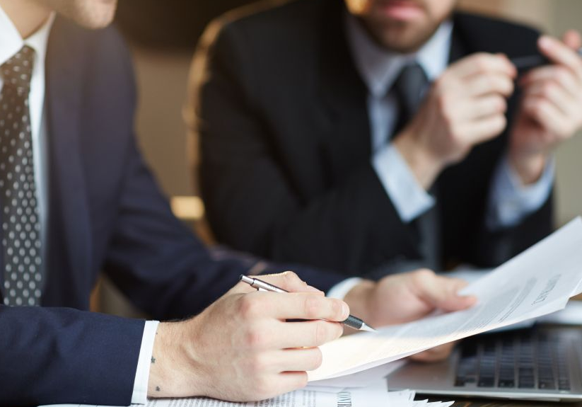 Почему мошенники настаивают на помощи с оформлением бумаг