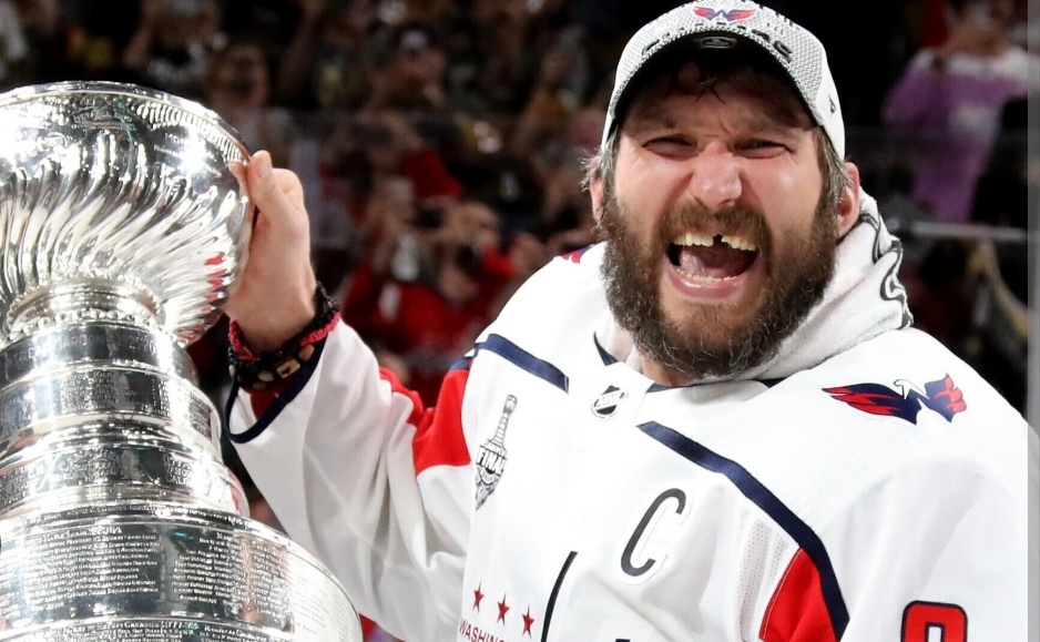 Овечкин с кубком Стенли