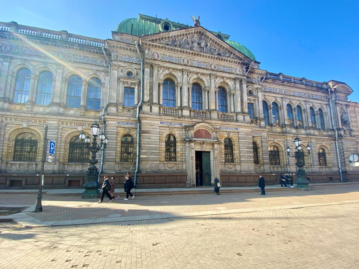 Музей прикладного искусства при художественно-промышленной академии им. А. Л. Штиглица, История Музея прикладного искусства началась с открытием в Петербурге в январе 1876 года на средства российского мецената А.Л. Штиглица передового для России конца XIX века училища технического рисования. 