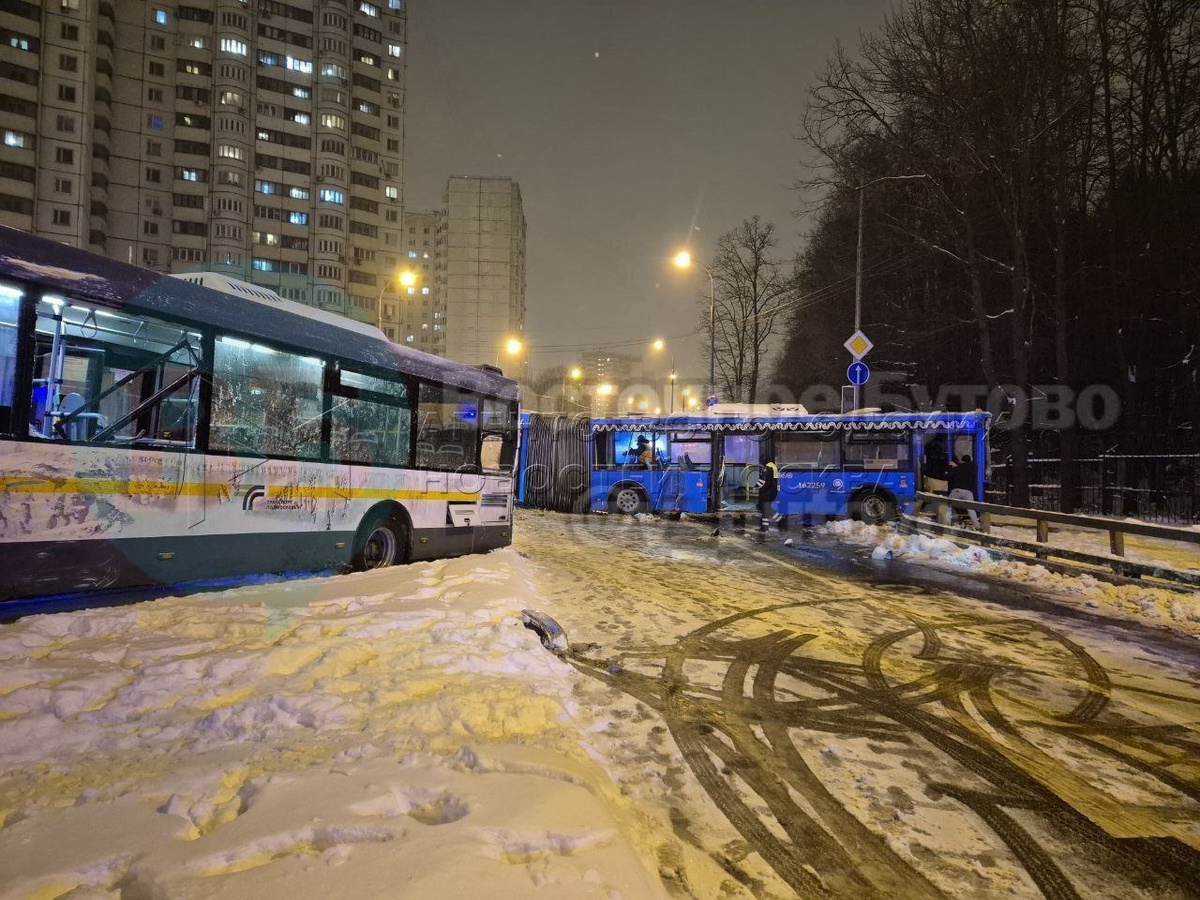 Девять человек пострадали в ДТП с автобусом на севере Москвы