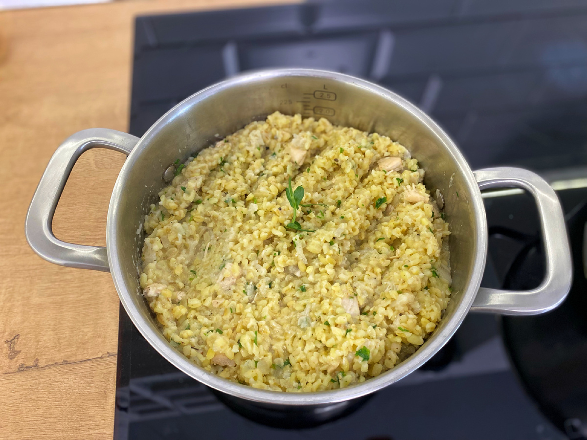 Очень вкусное ризотто с булгуром, курицей и цветной капустой 