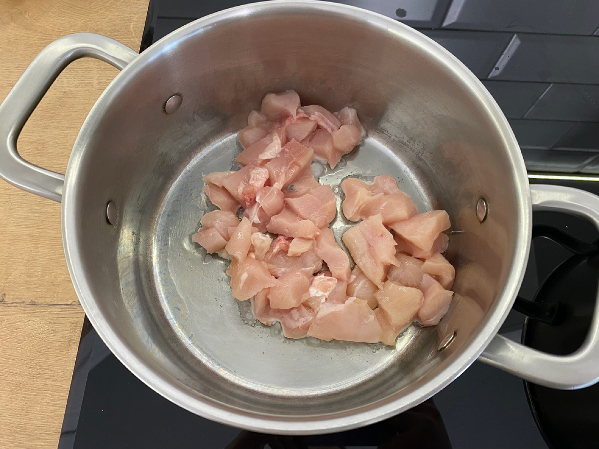 Обжариваем куриное филе