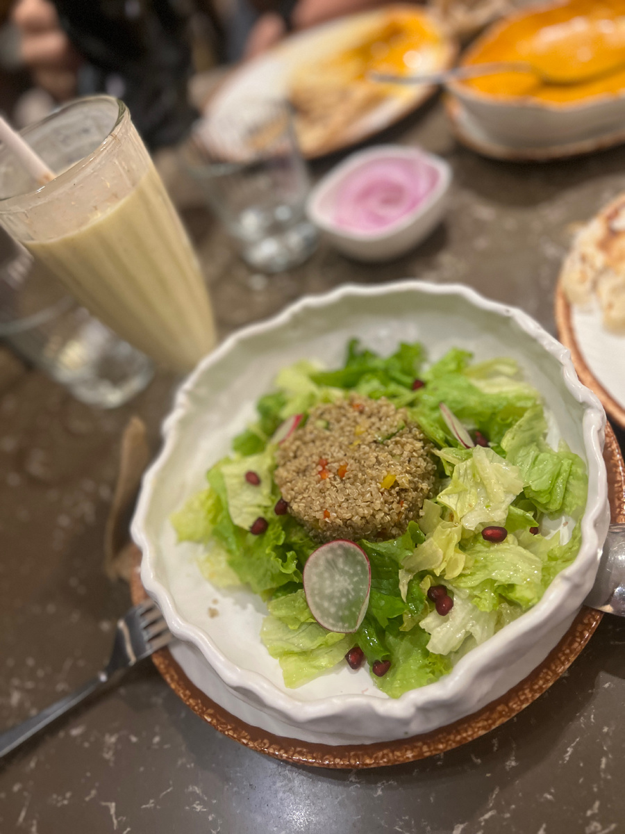 Ем очень много зелени. Пучок салата, петрушки за день - легко. 