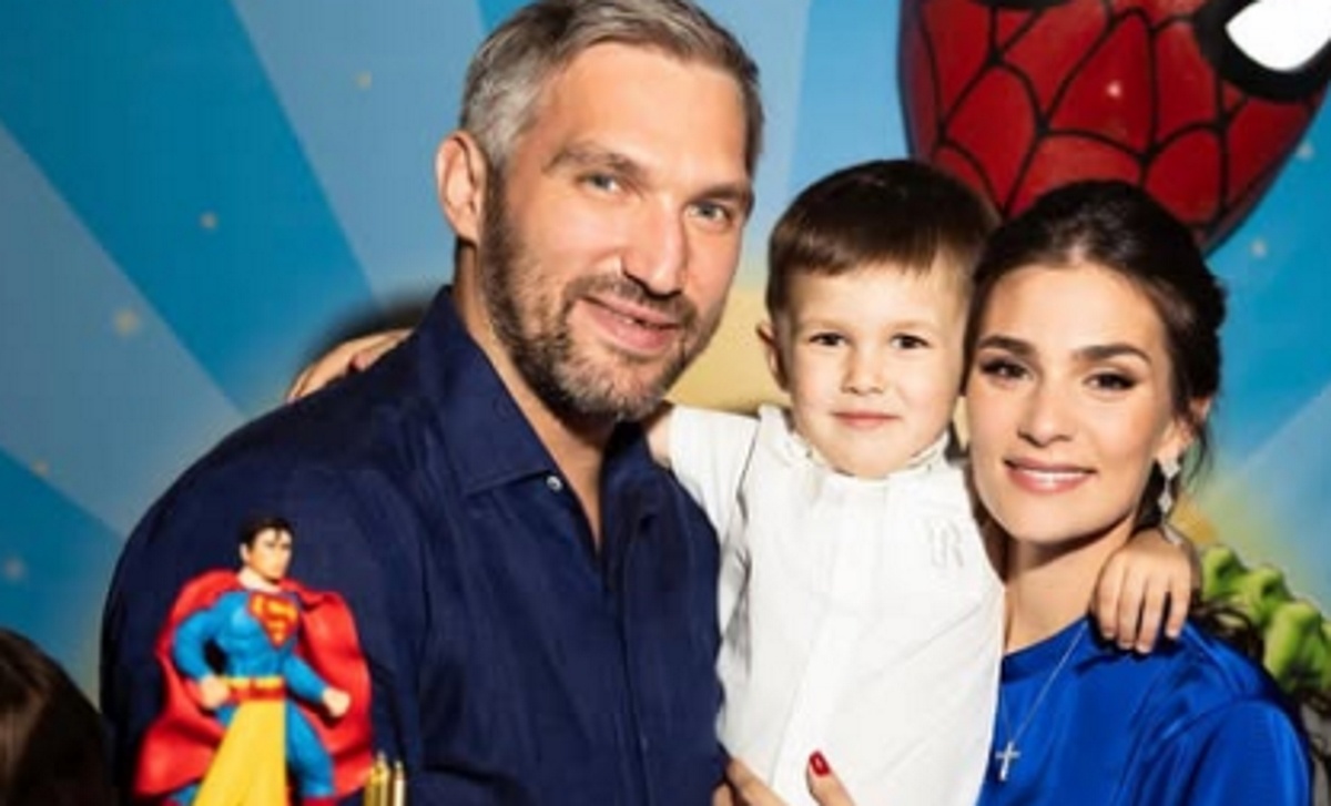 Александр Овечкин с Анастасией Шубской и сыном Ильей. Фото: соцсети