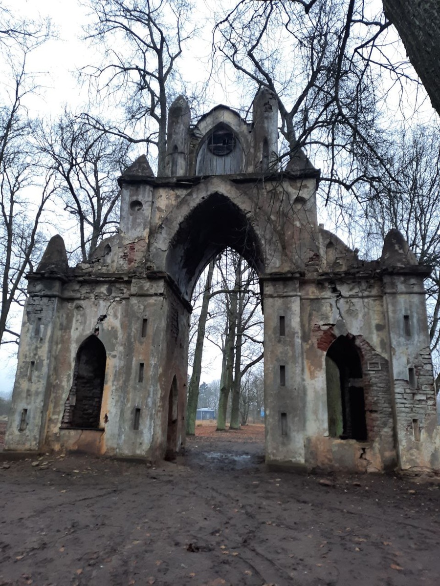 Готические ворота