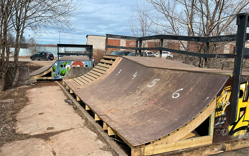  Вот так выглядит велодром для ВМХ-спорта в поселке Машиностроителей в Ижевске. Фото: vk.com/denisparakhin