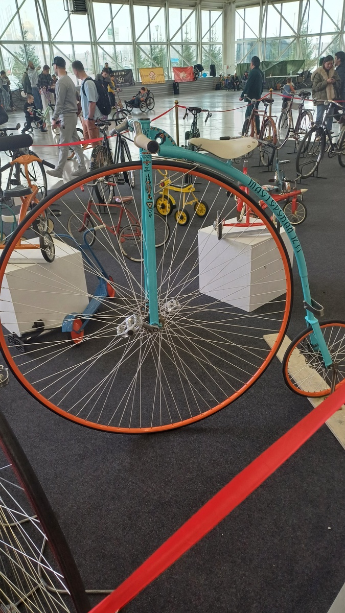 06.04.2025 посетили выставку Велокульт 2025. Добираться очень сложно, выставка находилась на базе КВЦ "ПАТРИОТ", ближайшая станция метро Славянский Бульвар. Потом конечно можно пересесть на D1 и далее автобус до точки, но оптимально - это ТАКСИ. От станции Славянский Бульвар - 52 км , стоимость такси 2000 - 2500р.  