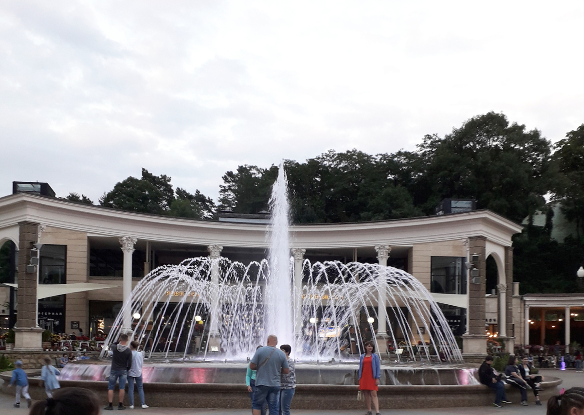 Светомузыкальный фонтан на Курортном бульваре