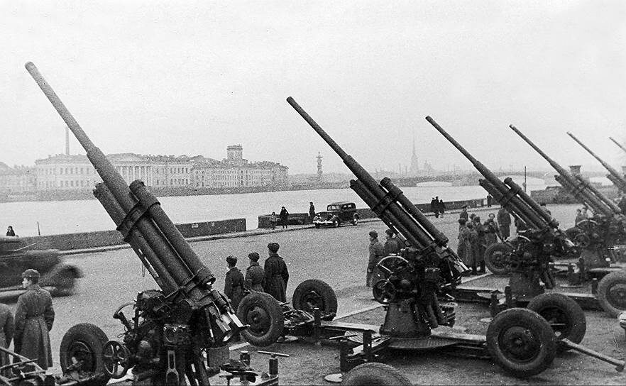 Советская зенитная артиллерия, Ленинград весна 1942 год. фото из rg.ru