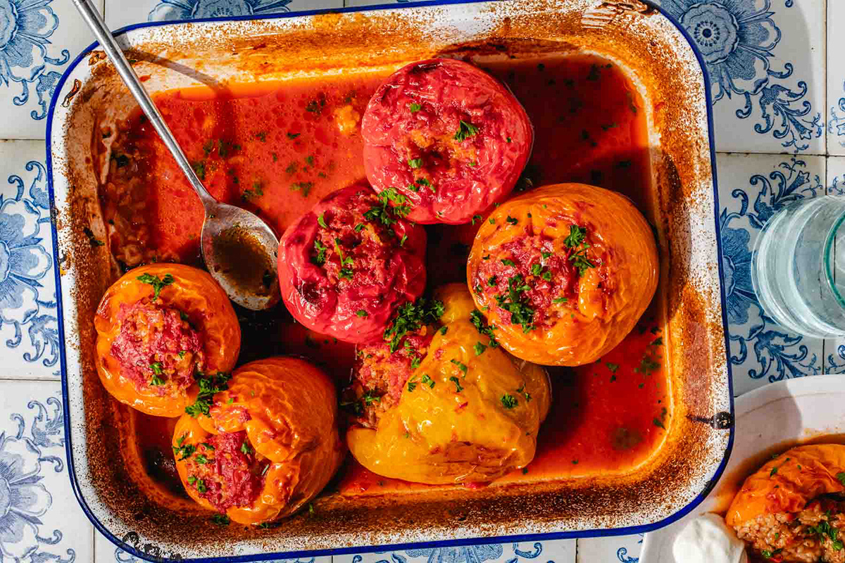 Фаршированные перцы с томатным соусом