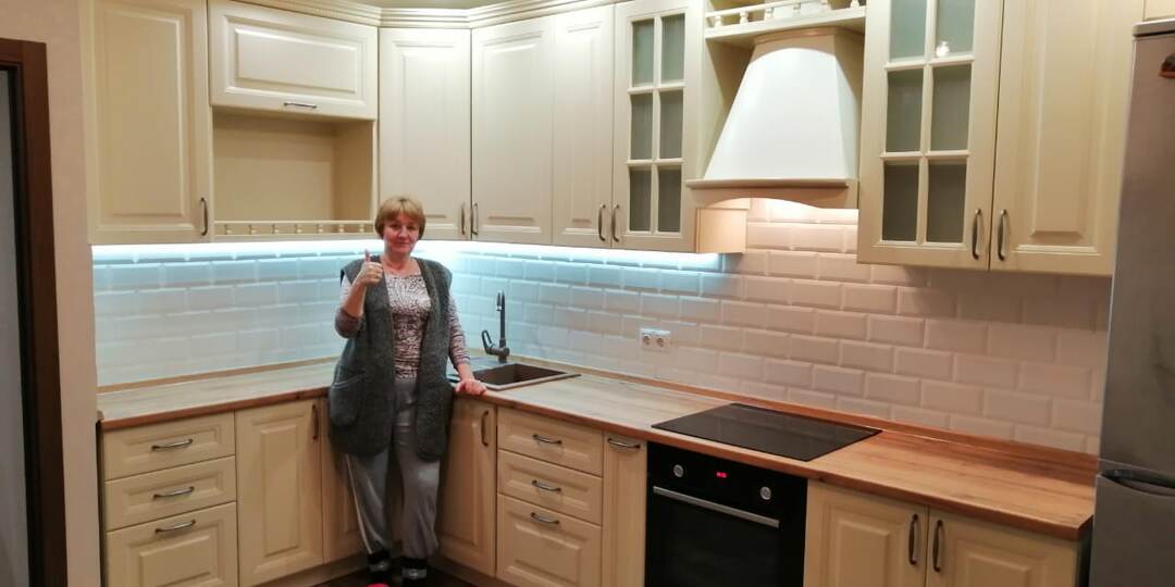 Кухонный гарнитур в классическом стиле: уют, практичность и безупречный вкус