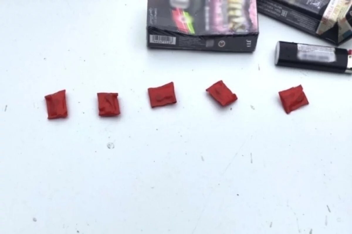    В Ленинском районе полиция поймала челябинца со свертками с метадоном