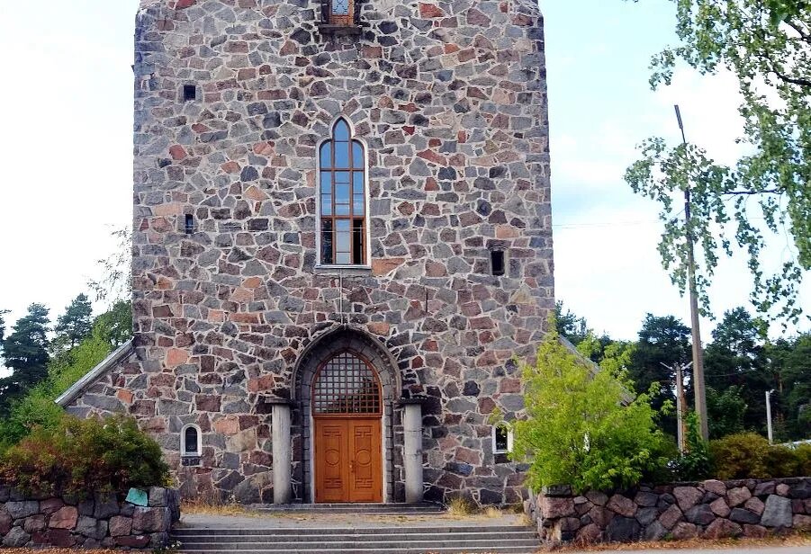 Лютеранская кирха в Приозерске выглядит, как неприступный замок./ФОТО АВТОРА