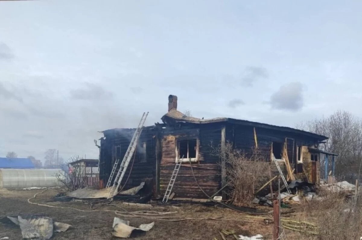    Пожар разгорелся на площади 144 кв. м.