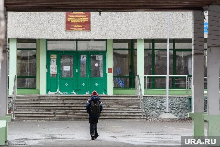 Вторая смена в школе будет учиться штатно. Фото: Московец Илья © URA.RU