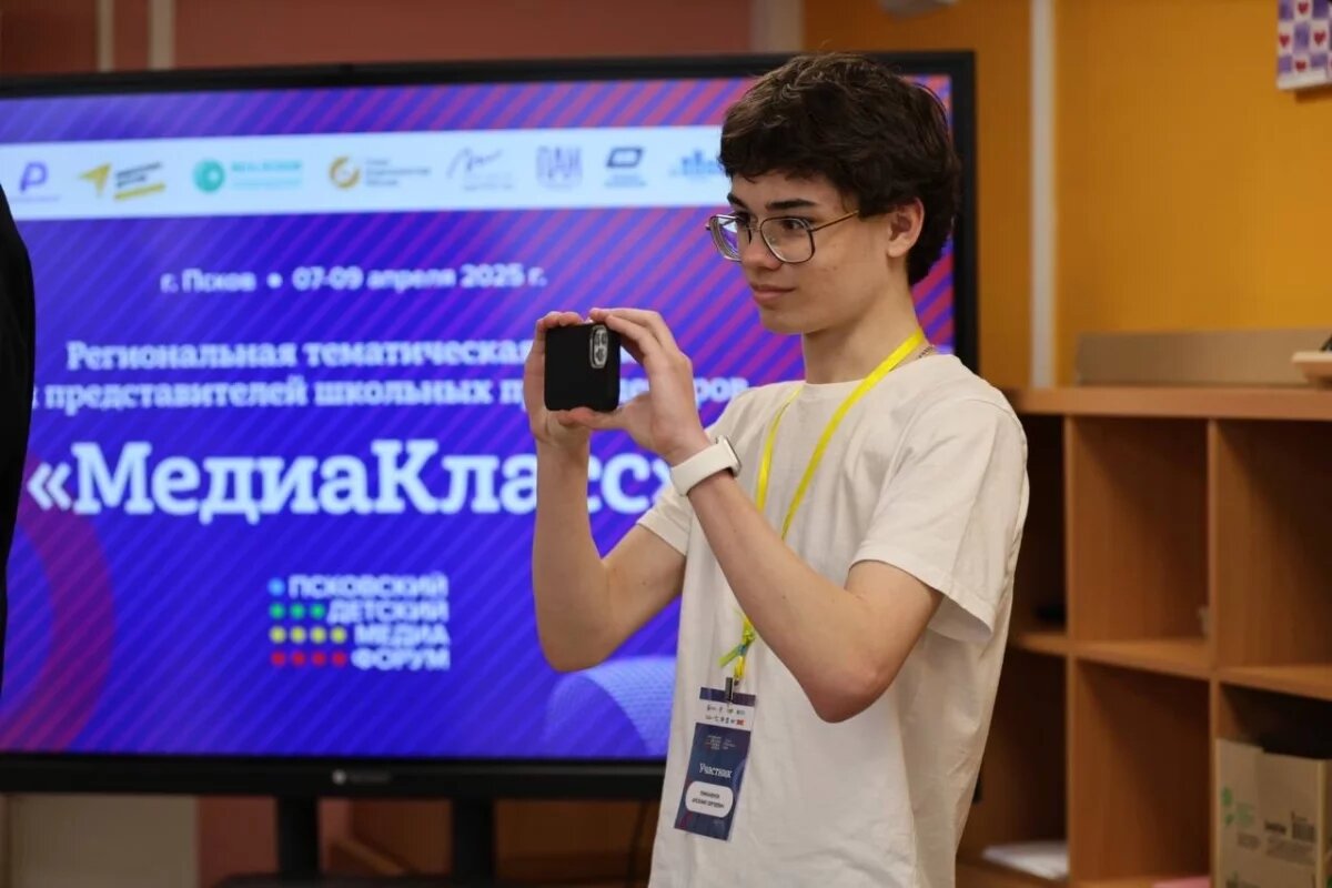    Ведерников пожелал участникам детского медиафорума узнать много нового