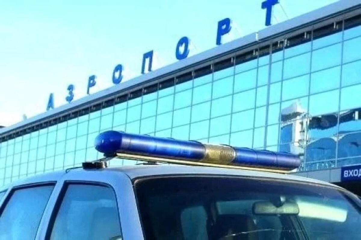    В аэропорту Иркутска два мигранта пытались дать взятку сотрудникам полиции