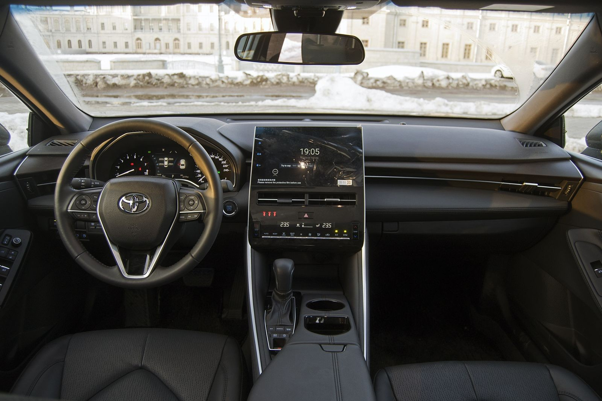 Салон Toyota Avalon 2024 после рестайлинга