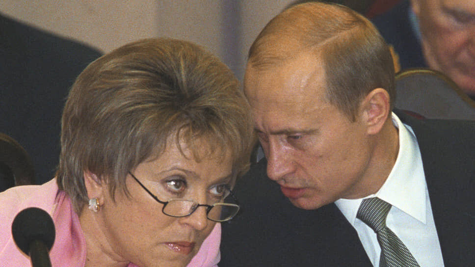 С президентом РФ Владимиром Путиным на Общероссийском совещании актива ветеранов Великой Отечественной войны в Российской академии госслужбы, 2002 год.📷Фото: Дмитрий Духанин / Коммерсантъ