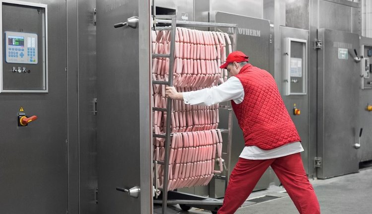    Впервые в России запустили производство сосисок на альтернативном «молоке»