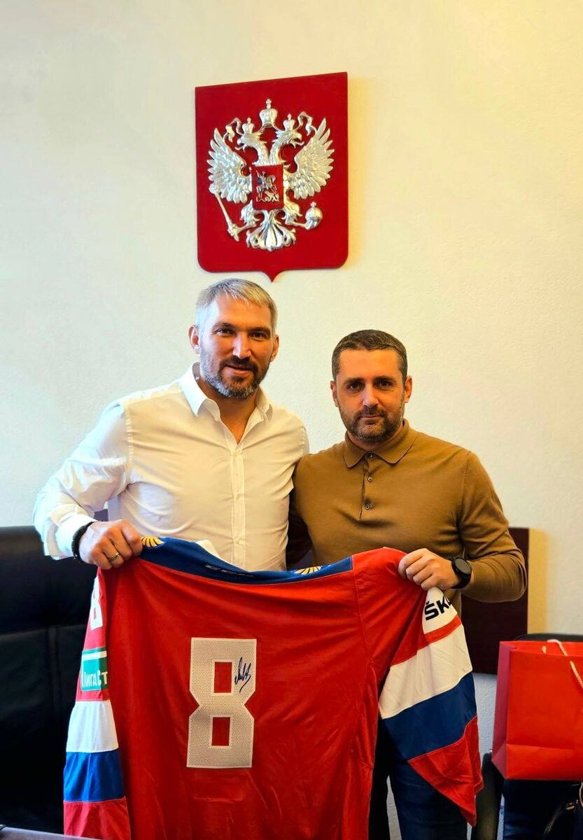 Фото-с-Овечкиным, где я-стараюсь-не-выглядеть-как-фанат