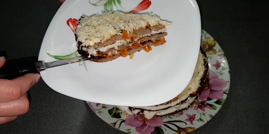 К печени добавляю яйцо и сметану. Вкусный рецепт печёночного торта. Печёночные оладьи -рецепт.