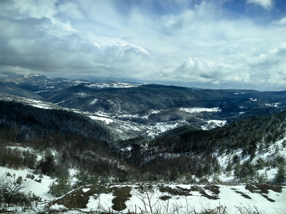Балканские горы в апреле снова в снегу.