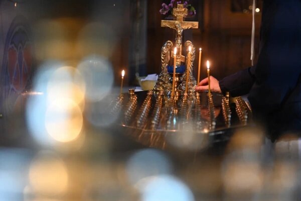 Свечи в храме. Обложка © Life.ru