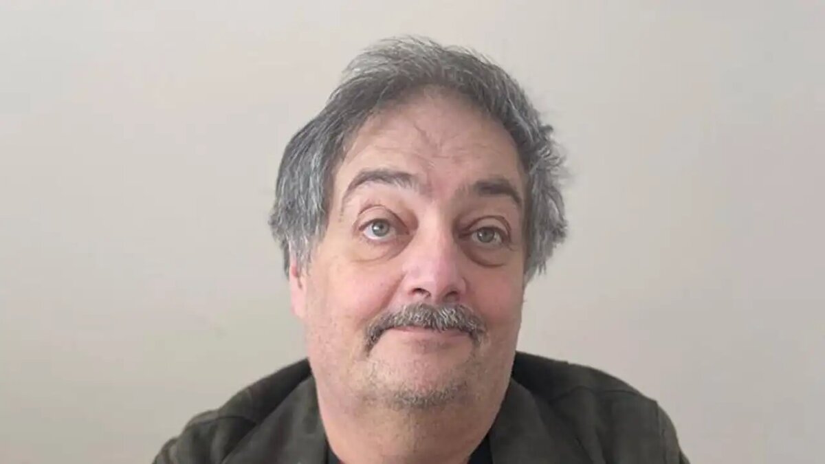    Дмитрий Быков (внесен в РФ в реестр иностранных агентов)