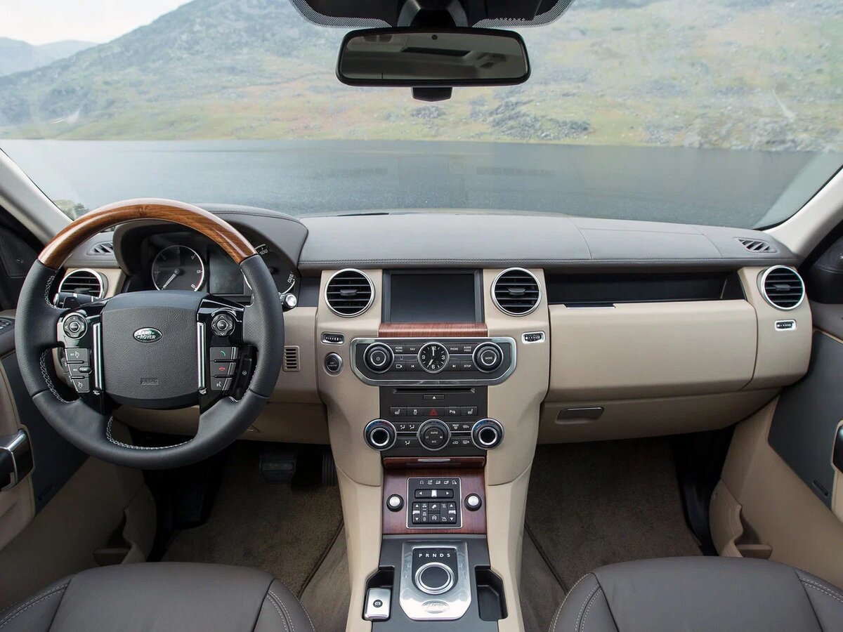 Одним из главных достоинств Discovery 4 является его просторный салон.