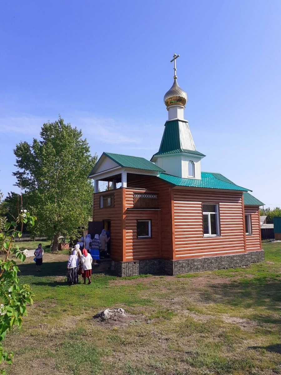 Сегодня в селе Овечкино в Алтайском крае проживает 618 человек, есть новенькая деревянная церковь Николая Чудотворца, братская могила партизан 1919 года и мемориал погибшим воинам времён Великой Отечественной войны. Фото: Людмила Лаврова/Яндекс Карты