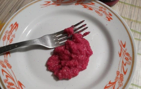 В нашей семья уже традиция - готовить хрен к светлому празднику Пасхи.