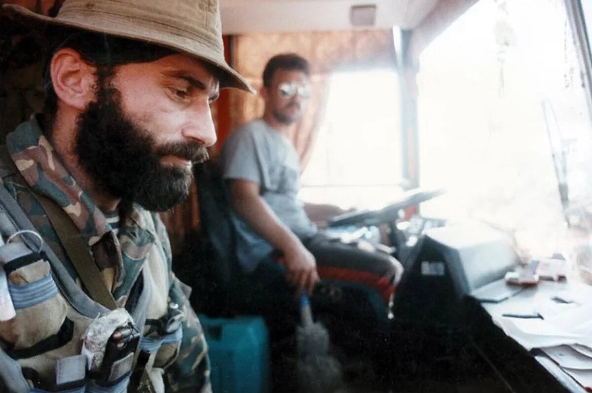    Экс-омбудсмен Осетии напомнил о просьбе лишить Басаева госнаград Абхазии