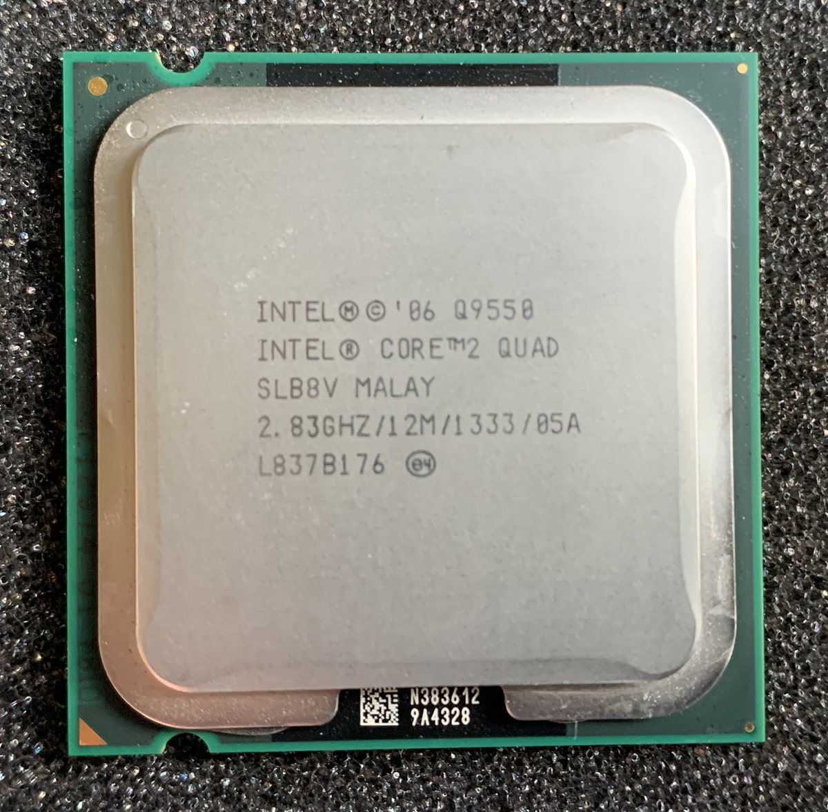 Централный процессор  Intel Core 2 Quad. Изображение: Michael Wolf, Penig, CC BY-SA 3.0, commons.wikimedia.org