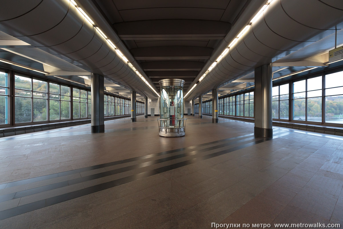 Станция Воробьёвы горы. Фото с сайта metrowalks.com