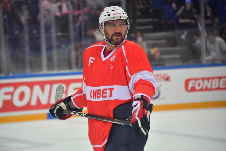    Овечкин побил рекорд Уэйна Гретцки, забив 895-ю шайбу. Владимир ВЕЛЕНГУРИН