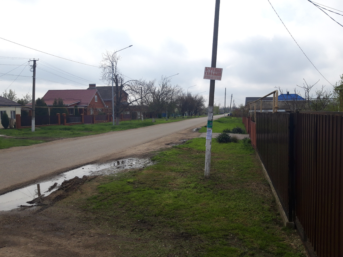 Фото автора. 07.04.2025. "Над станицей бродят тучи хмуро"!.Аул мало чем отличаеться от станицы. Всё тоже, только название другшое.